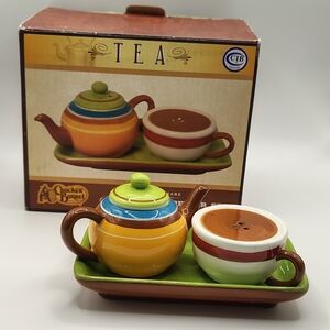 Cracker Barrel Tea Salt And Pepper Shakers NIB